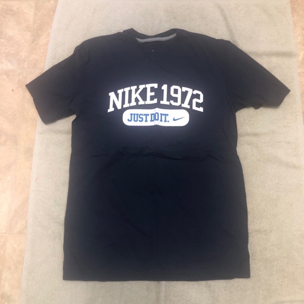 Nike Men's Navy Blue T-Shirt